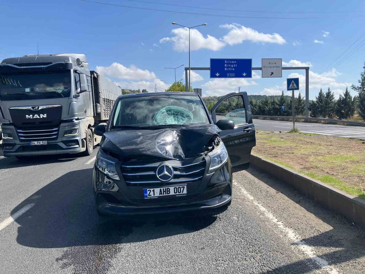 Diyarbakır Sur’da aracın çarptığı kişi ağır yaralı olarak hastaneye kaldırıldı