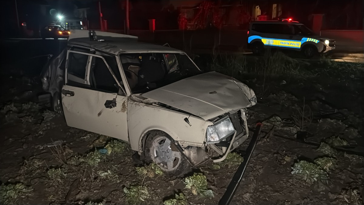 Eskişehir’de polisin ‘dur’ ihtarına uymayan otomobil tarlaya uçtu