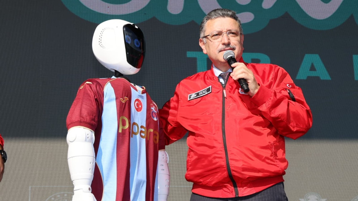 Trabzon’da BilimFest açılışını yapay zeka robot yaptı